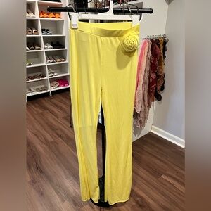 🌼 Fashion Nova Yellow Matching Set – Pants & Rose Tie Detail